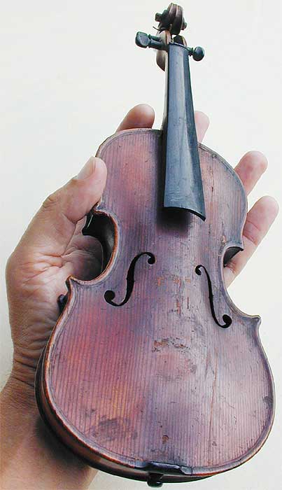 1/32 Child's Violin, violin in hand